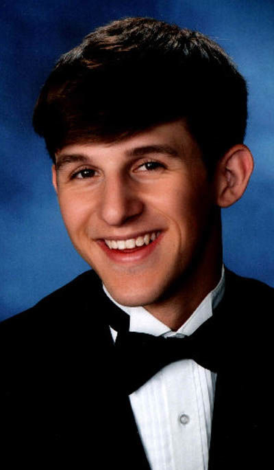 Foundation awards college scholarships
